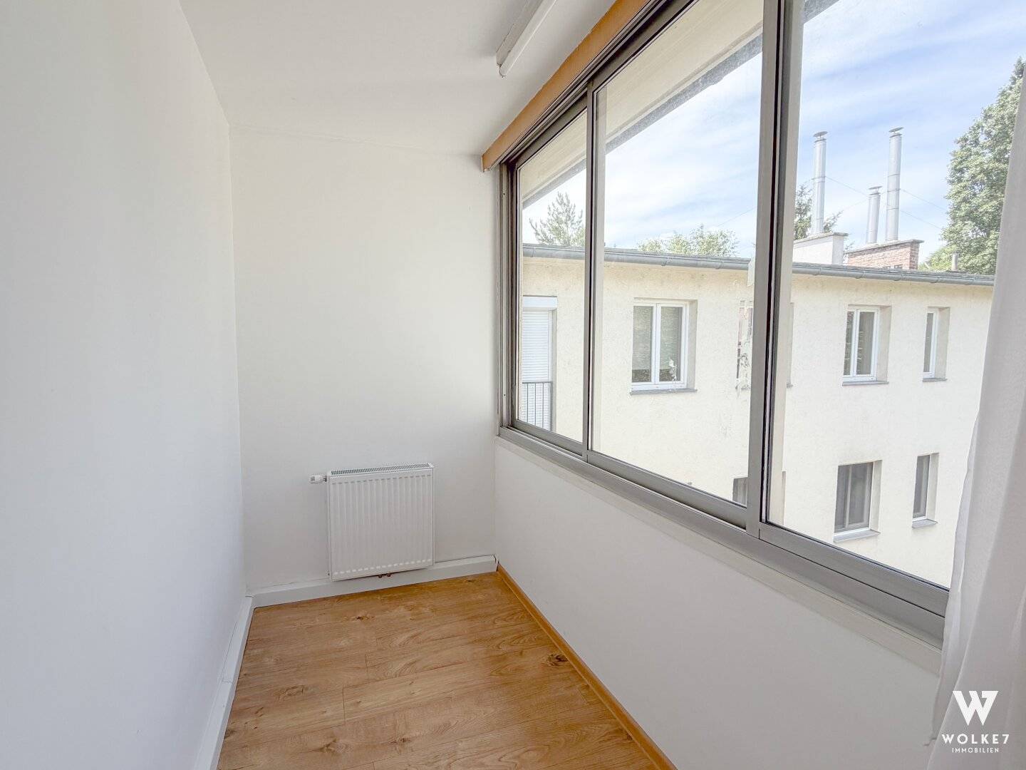 Helle Wohnung mit verglaster Loggia in Toplage