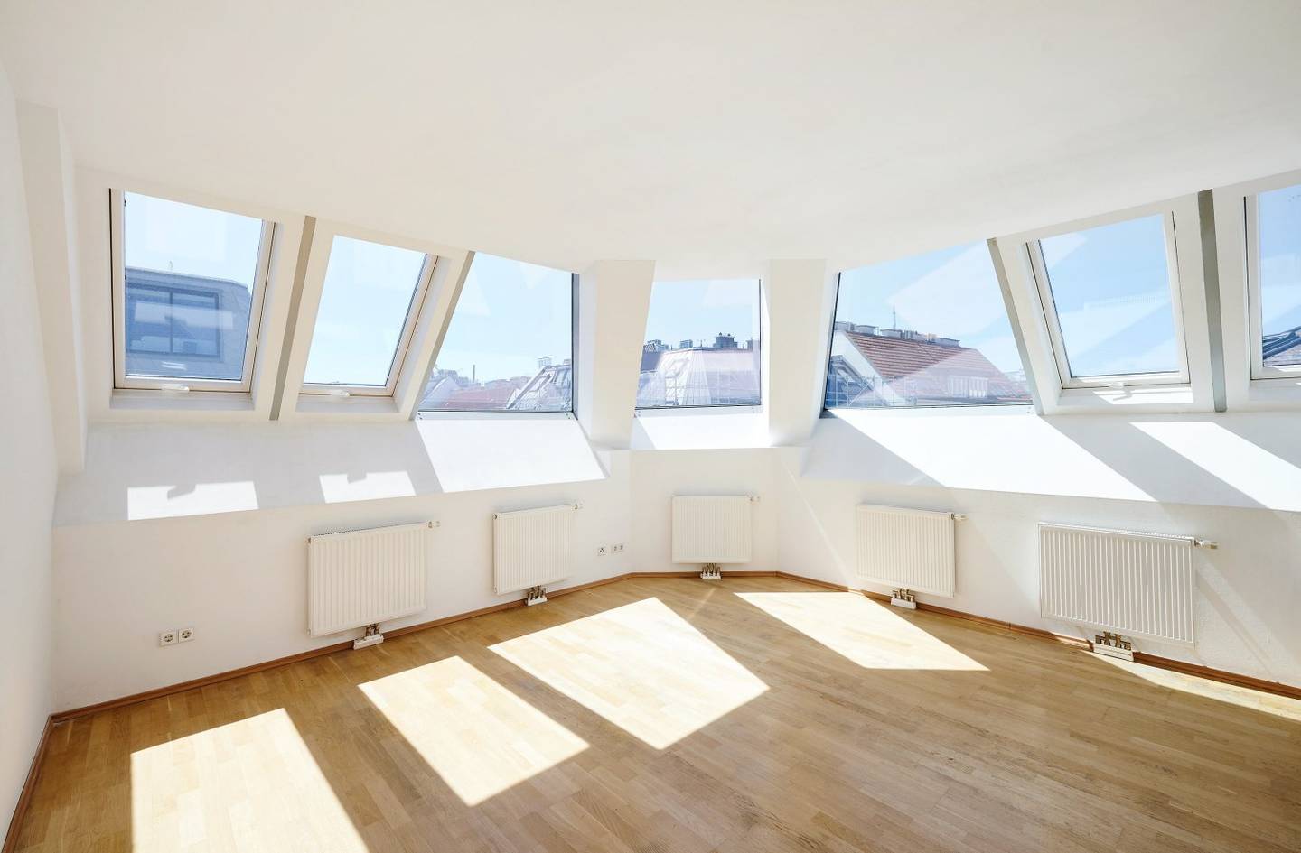 Dachgeschosswohnung hell im Grünen am Türkenschanzpark
