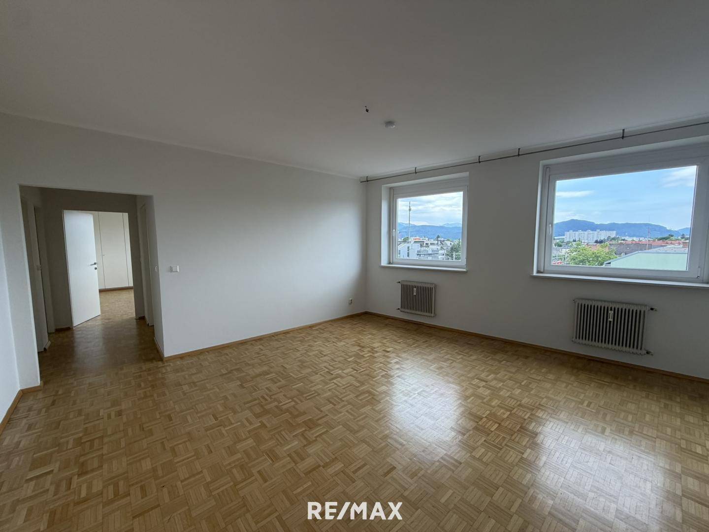 Modern apartment near the main station with panoramic view