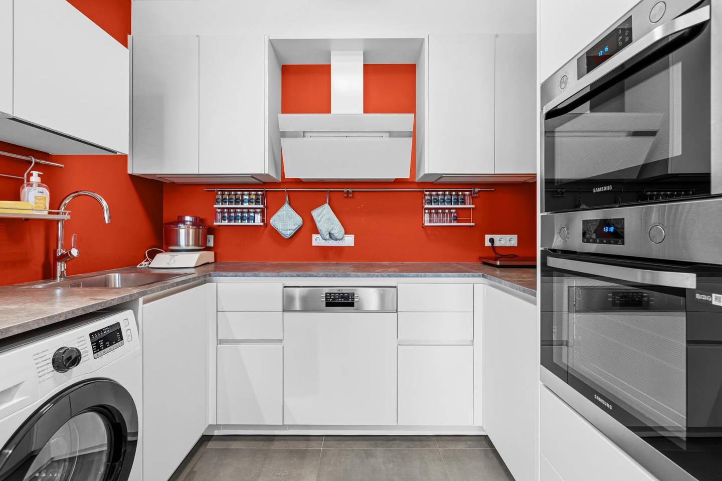Neubauwohnung mit zwei Terrassen und Gärten