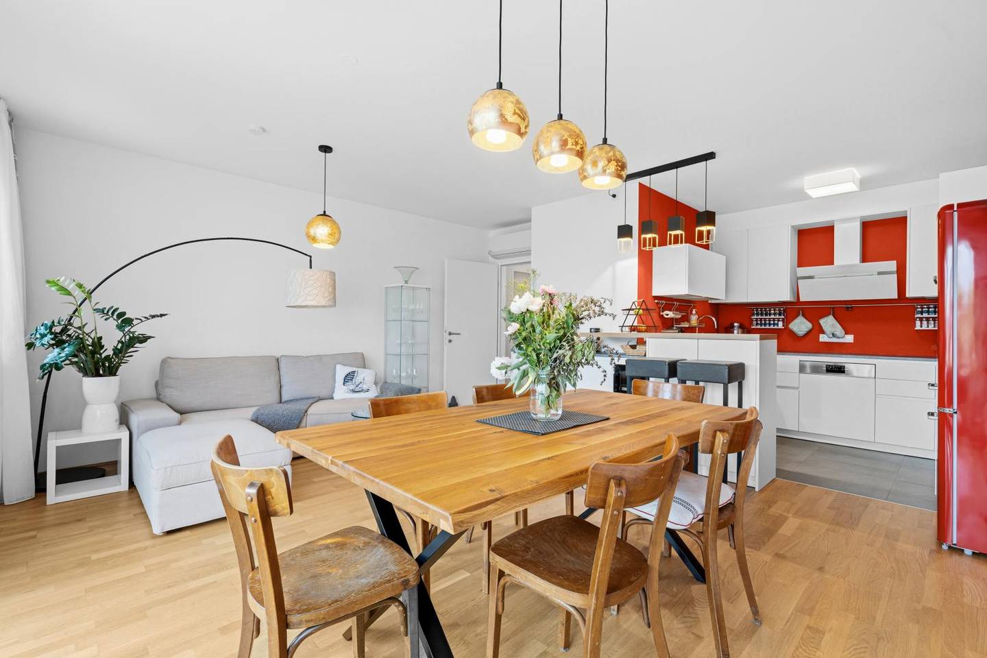 Neubauwohnung mit zwei Terrassen und Gärten
