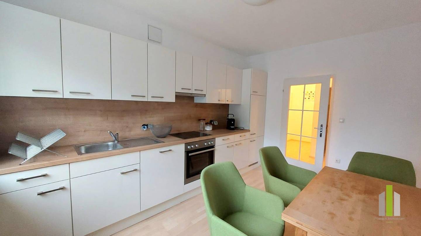 Wohnung mit Loggia und Parkplatz möbliert