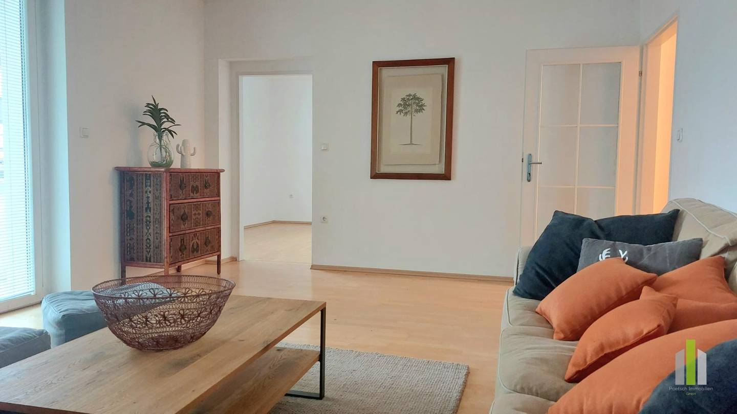 Wohnung mit Loggia und Parkplatz möbliert