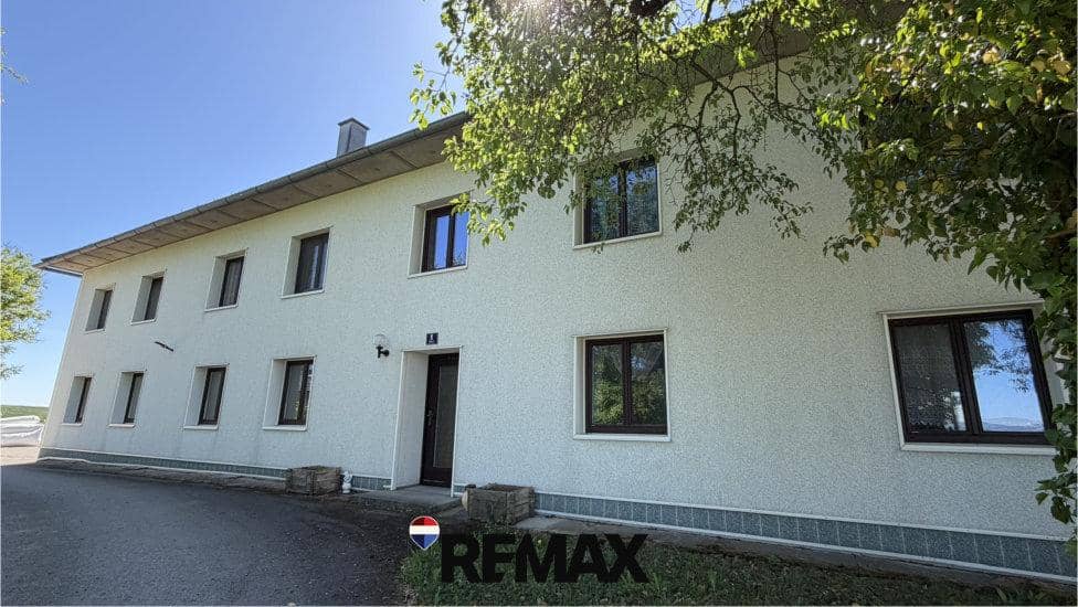 Bauernhaus mit Loggia und großem Grundstück in ruhiger Lage