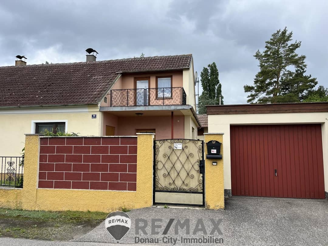 Vorderseite mit Garage