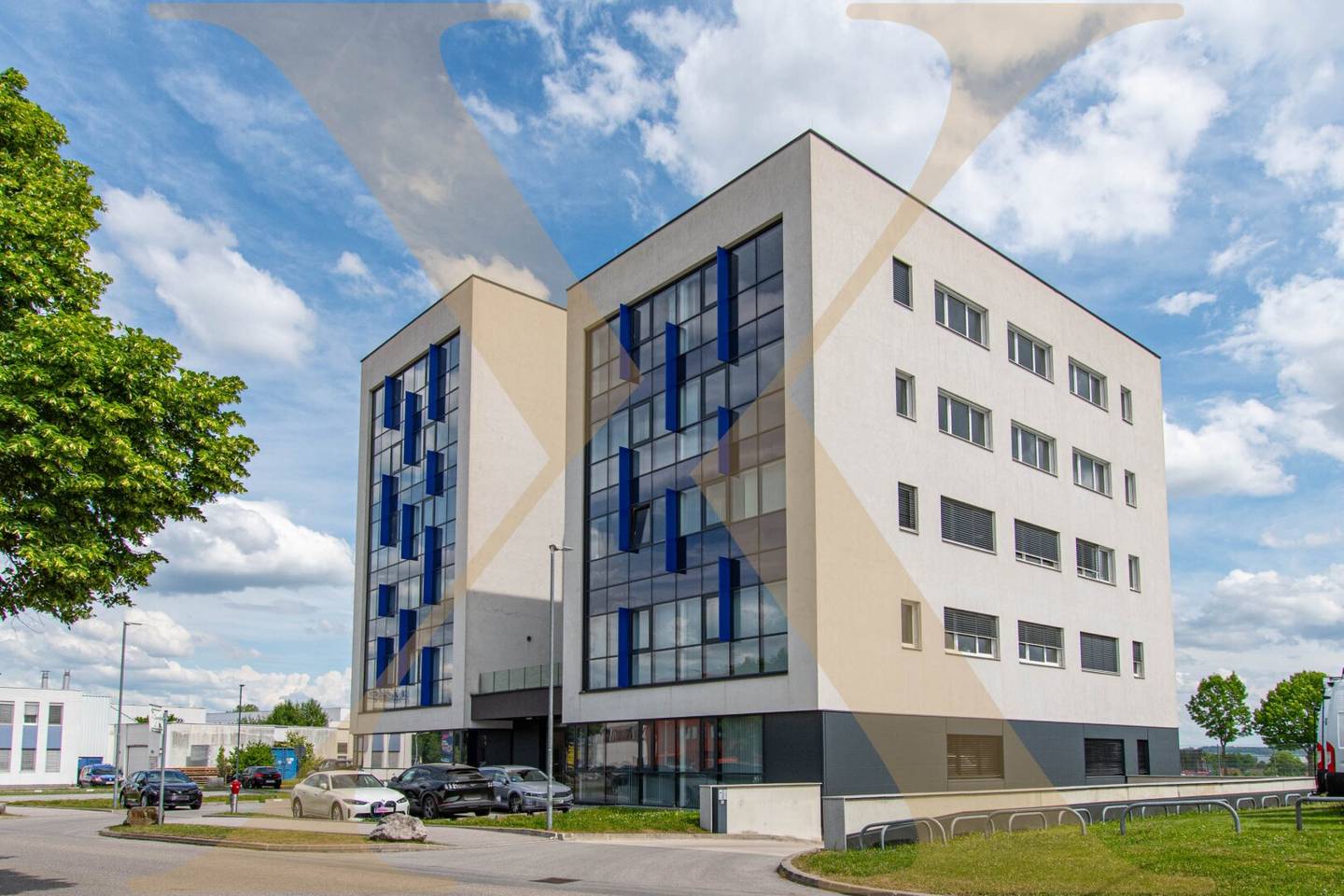 Office Space with Rooftop Terrace and Parking in Central Location