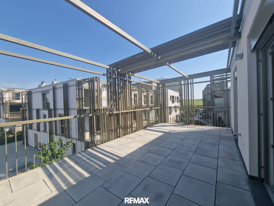 Modern maisonette with balcony and roof terrace