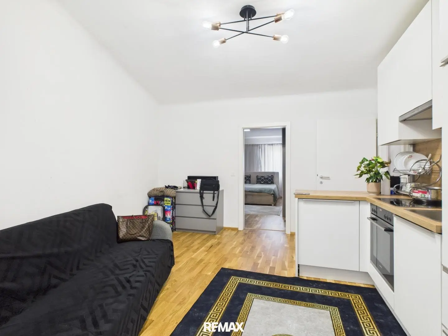 Renovated apartment with built in kitchen in a quiet location