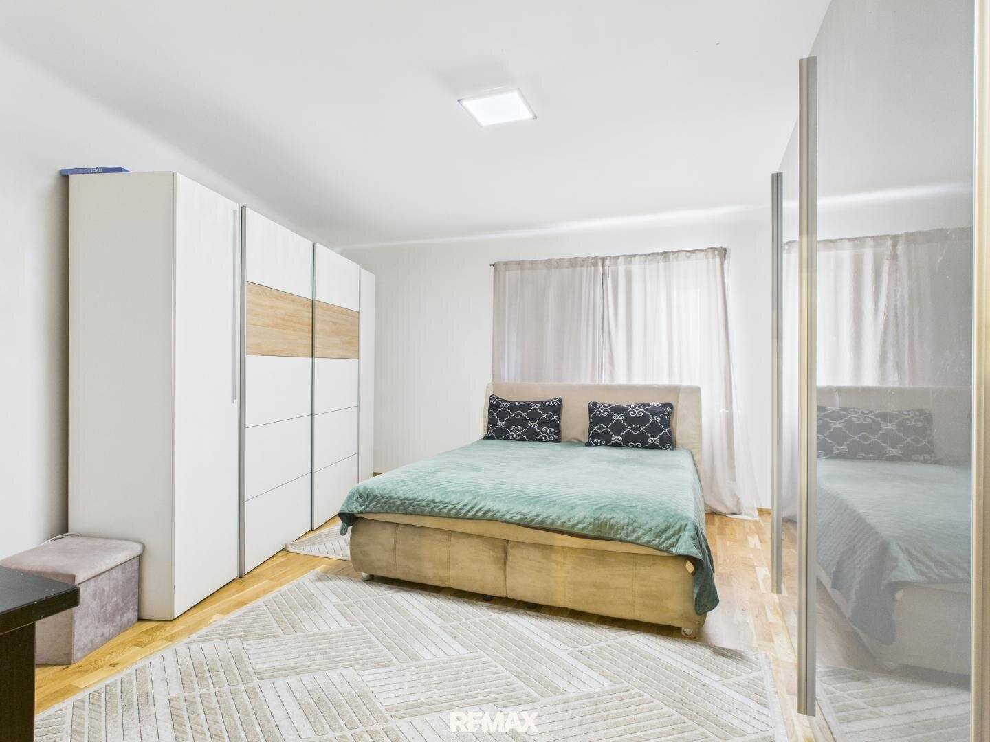 Renovated apartment with built in kitchen in a quiet location