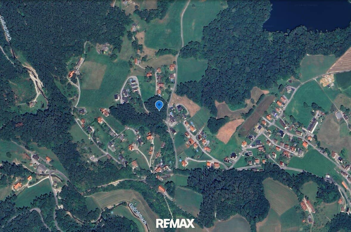 Baugrundstücke mit Wald und Quelle nahe Golfclub