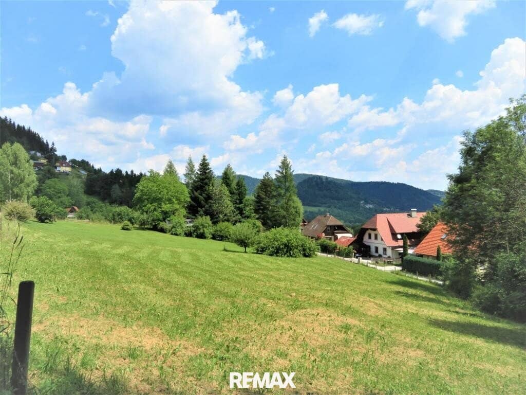 Baugrundstücke mit Wald und Quelle nahe Golfclub