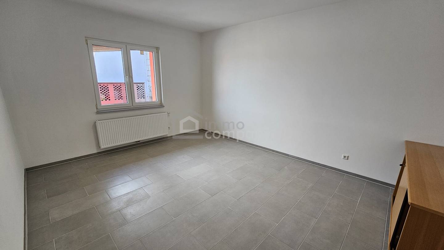 Büro oder Praxis mit drei Parkplätzen und Pelletheizung