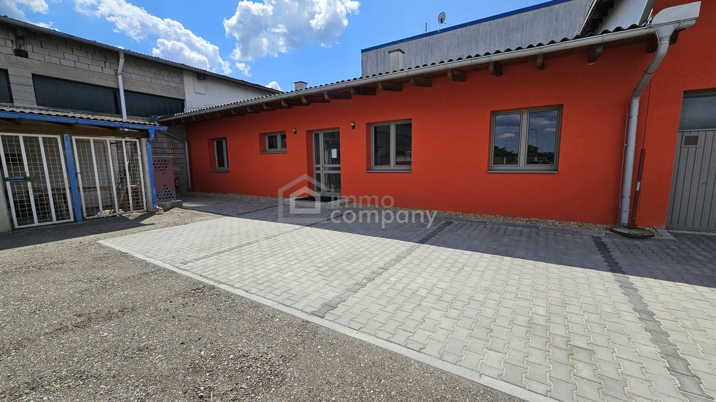 Büro oder Praxis mit drei Parkplätzen und Pelletheizung