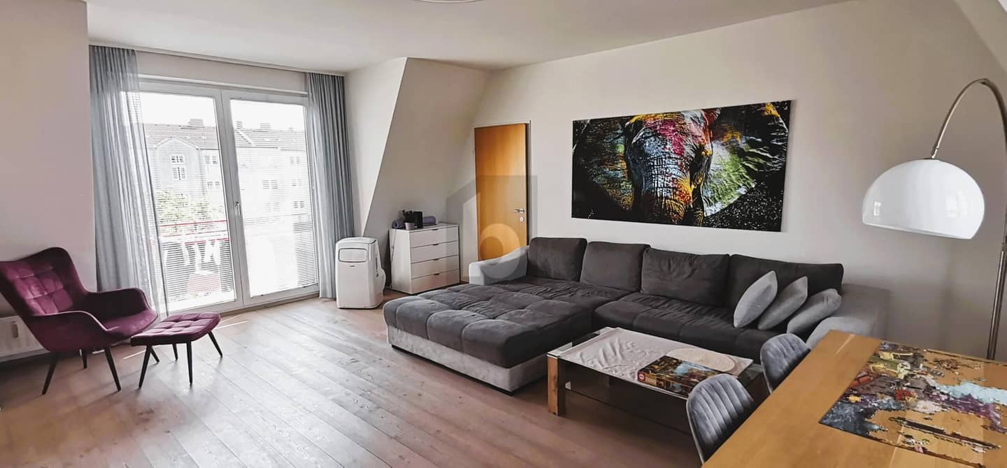 Moderne Wohnung mit südseitigem Balkon und Tiefgaragenplatz