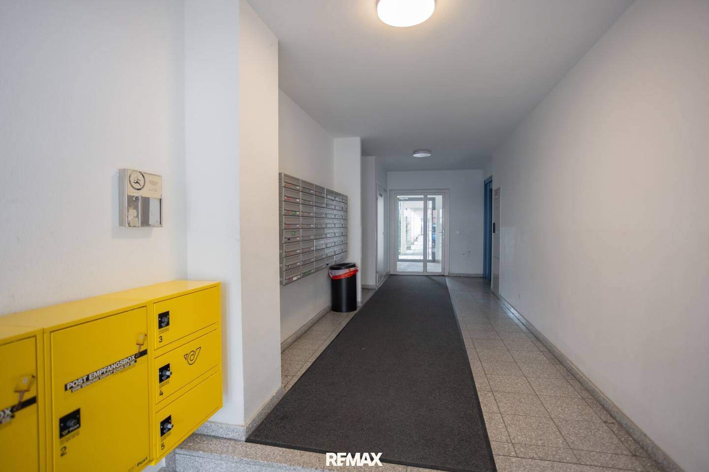 Maisonette apartment with balcony and round window on two levels