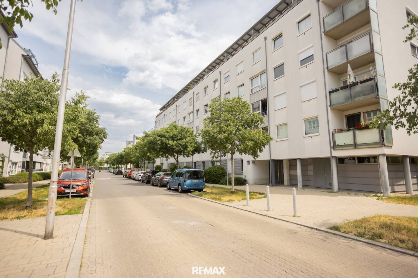 Maisonette apartment with balcony and round window on two levels