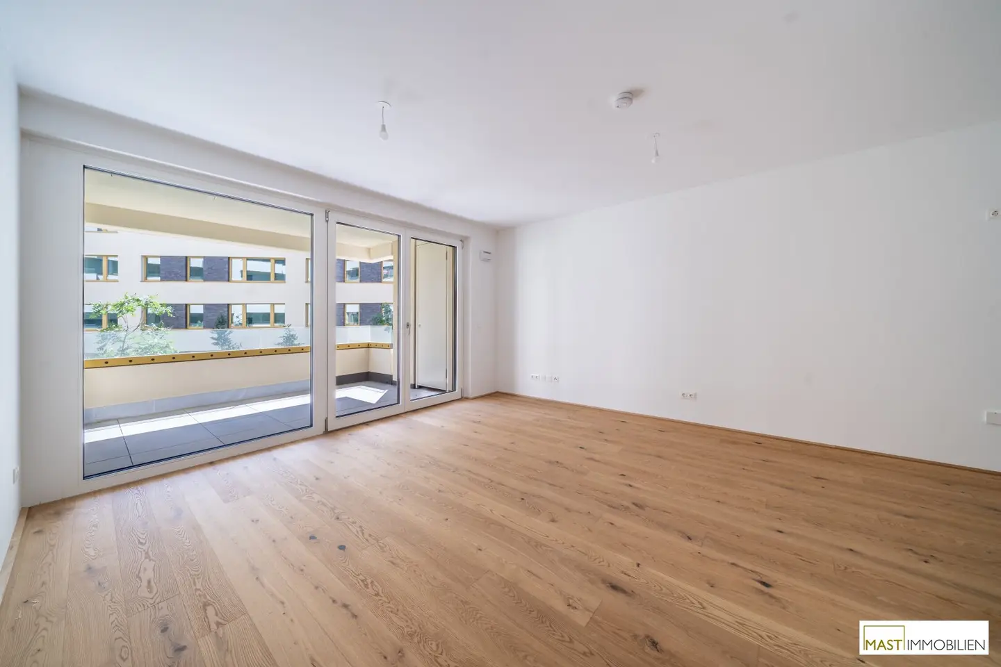 First occupancy 2-room apartment with generous outdoor area!