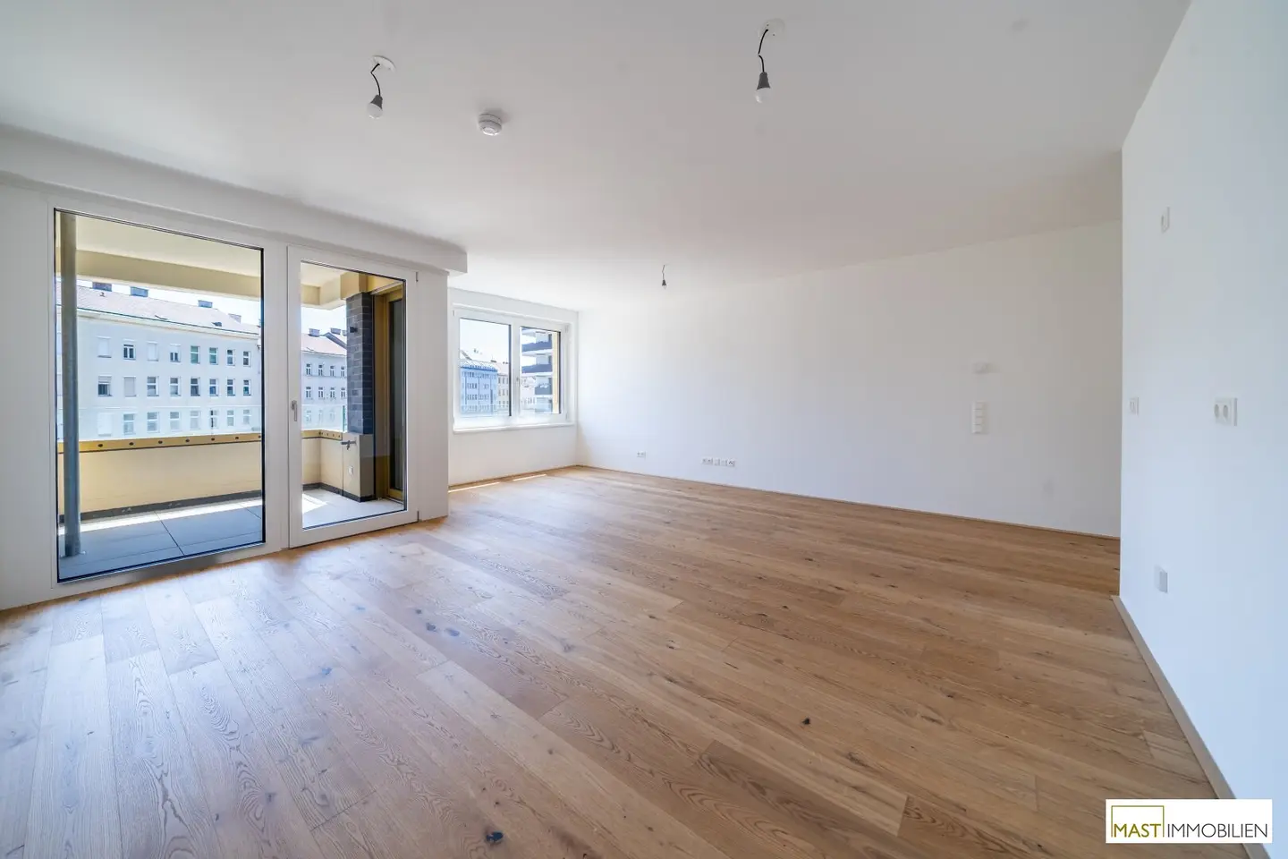 *Mi Living* Spacious 2-room apartment with loggia!