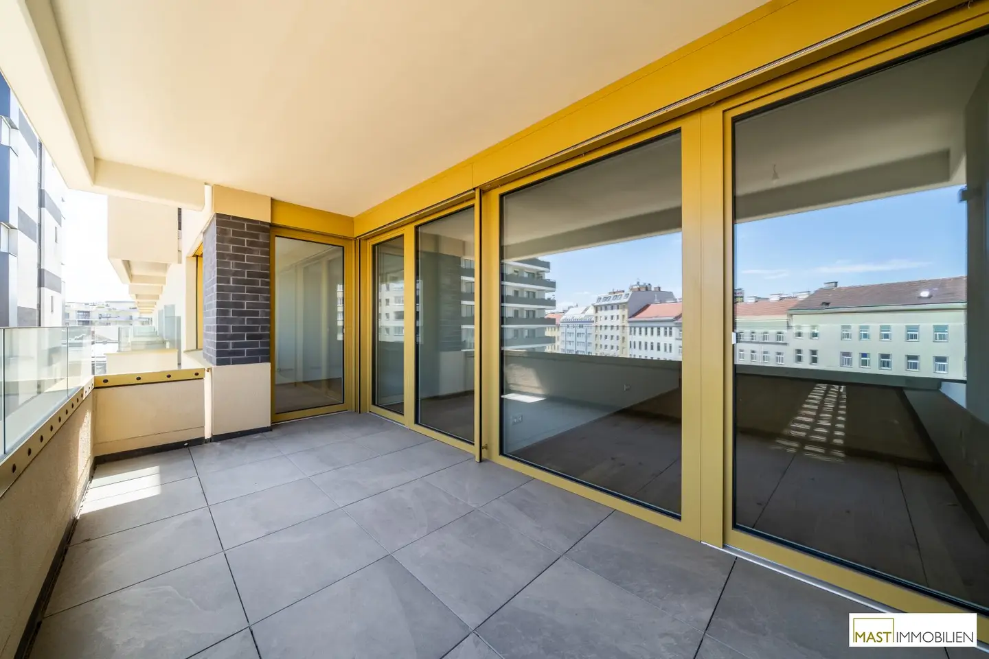 Hauptbahnhof 3-room family apartment