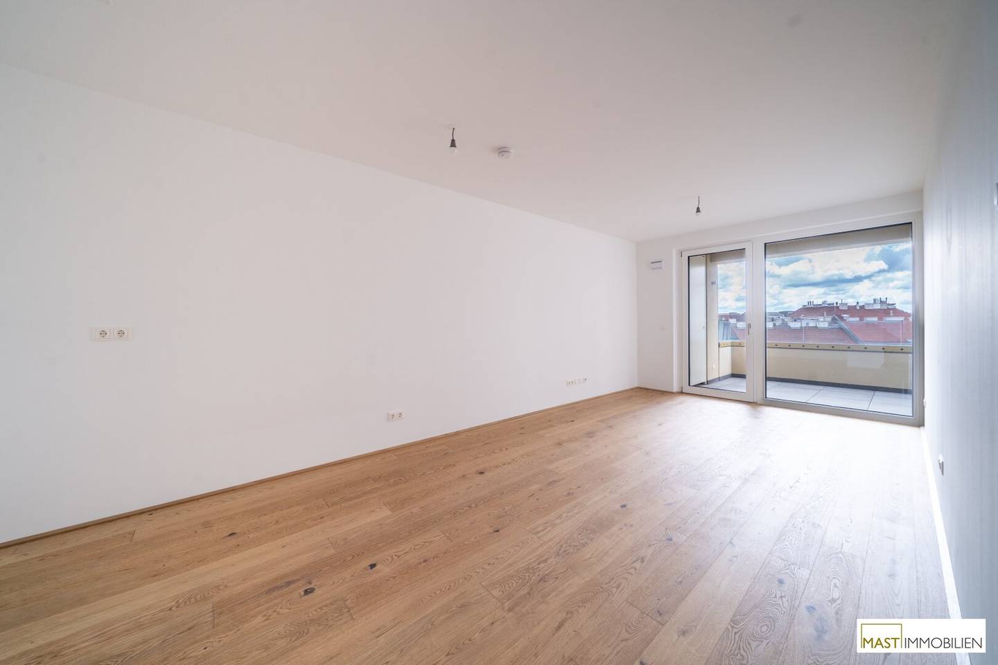 Immediately available 3-room family apartment on the 7th floor