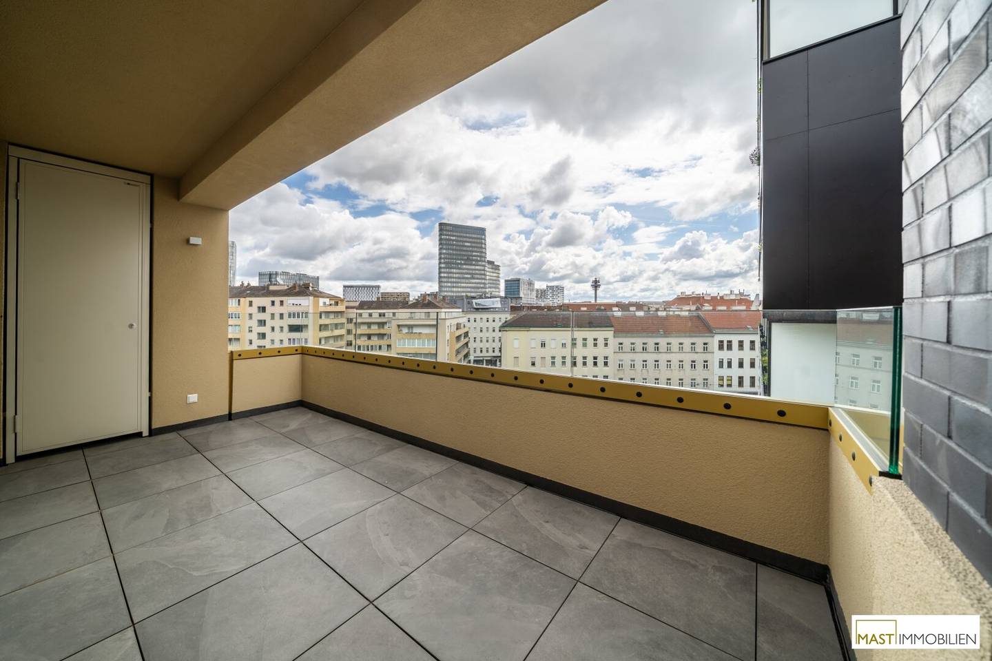 Immediately available 3-room family apartment on the 7th floor