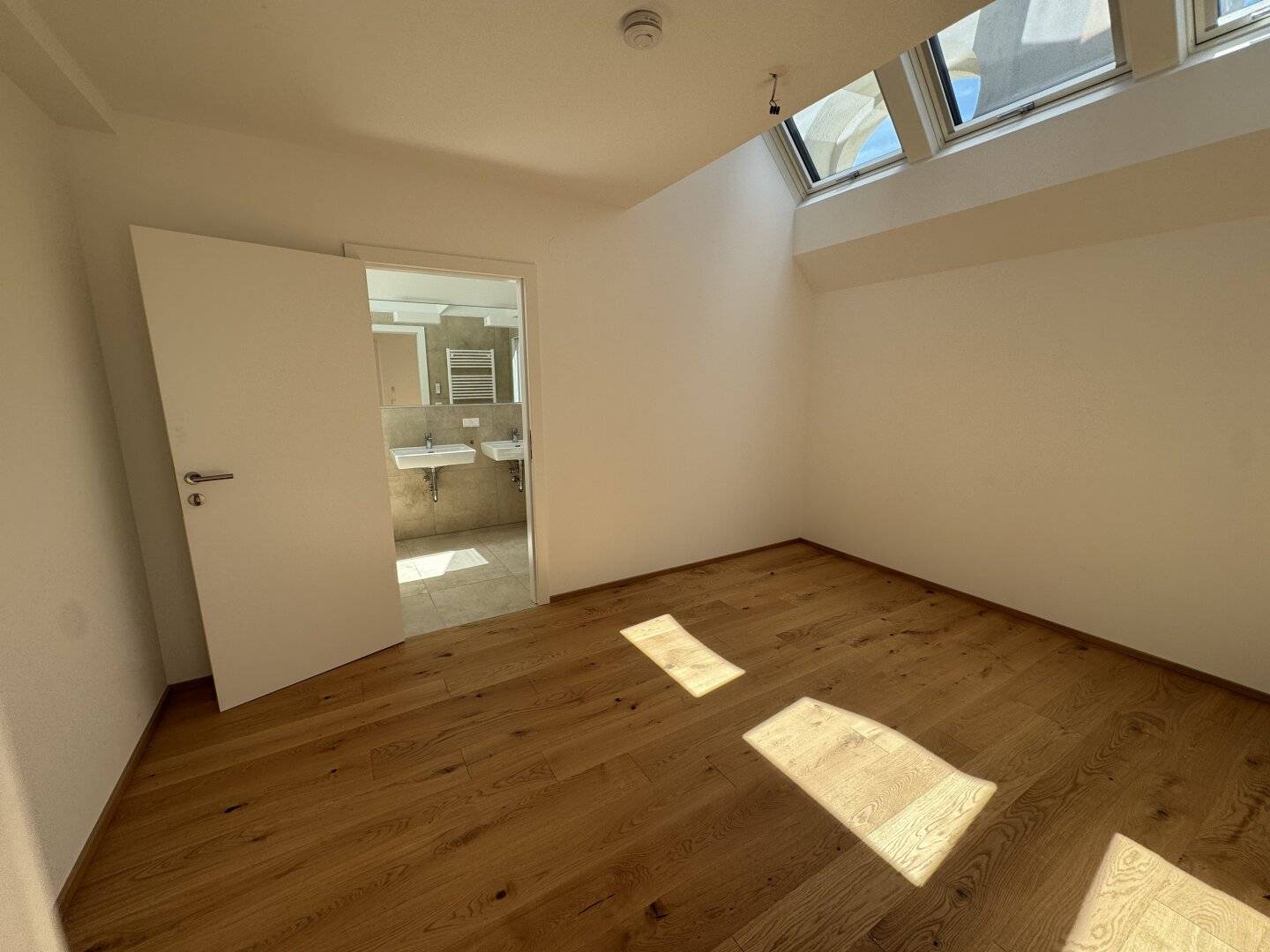 Bright Penthouse Apartment with Balcony in Vienna Alsergrund