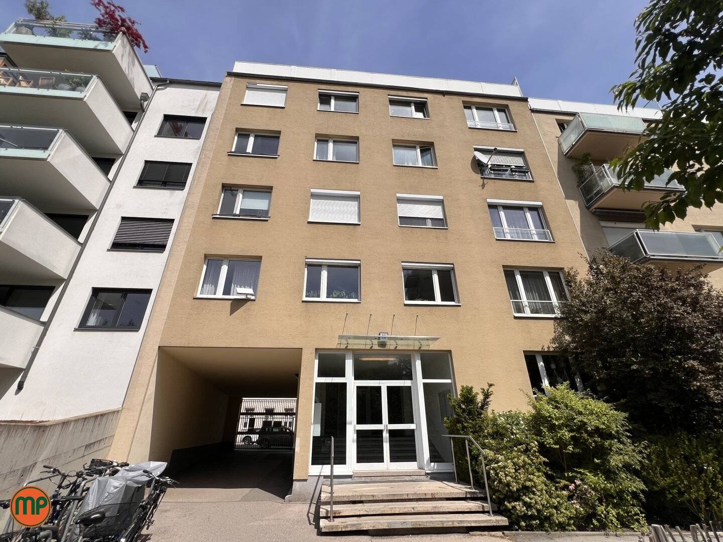 Anlegerwohnung nahe Volksoper mit Lift und Parkett