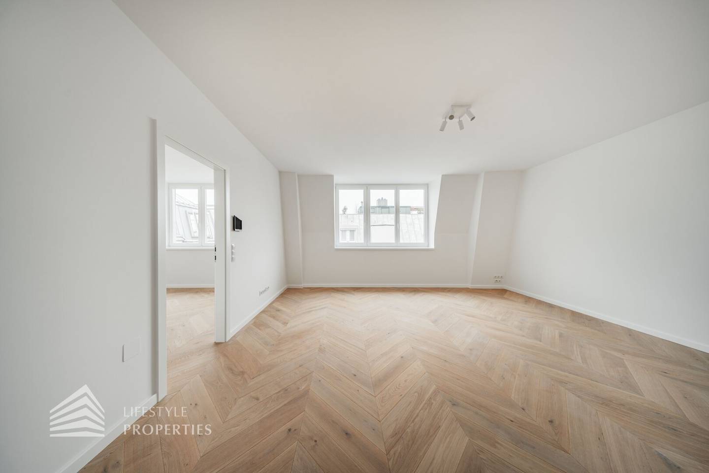 Attic apartment first occupancy Gründerzeit charm