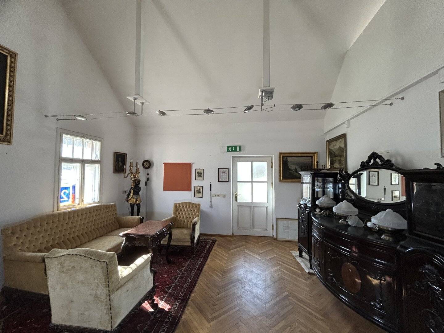 Commercial Space with Workshop Showroom and Storage in Frohnleiten