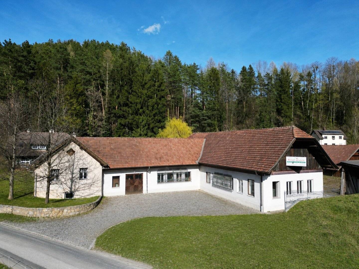 Commercial Space with Workshop Showroom and Storage in Frohnleiten