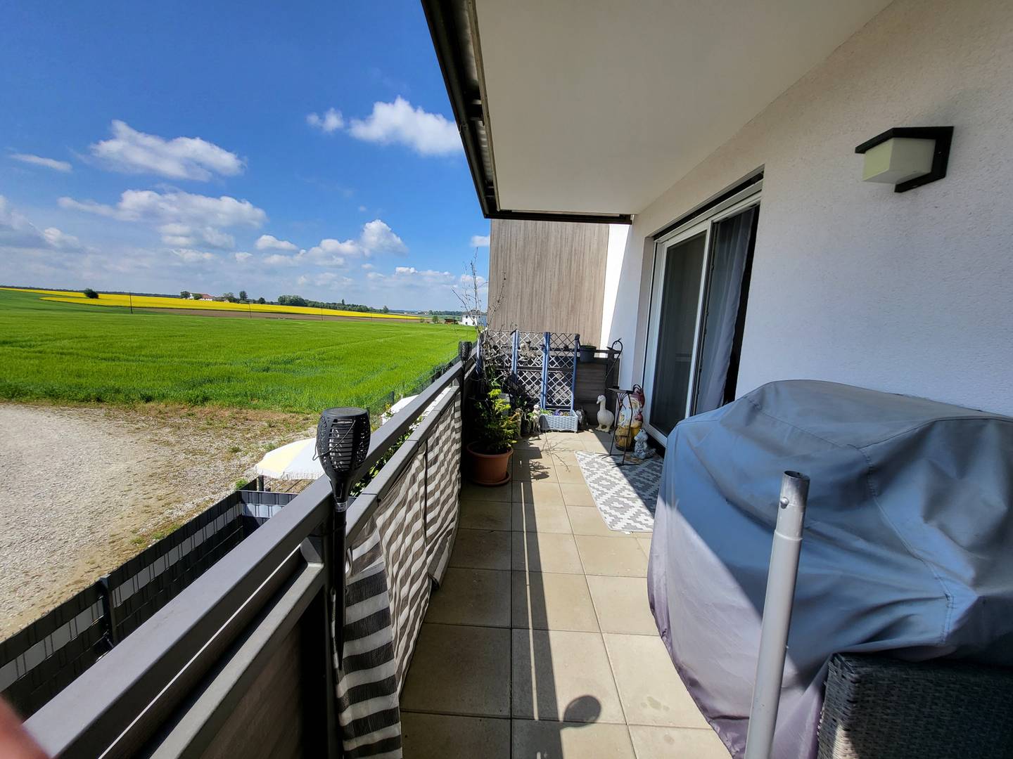 Helle 3-Zimmer-Wohnung mit Balkon und Bergblick