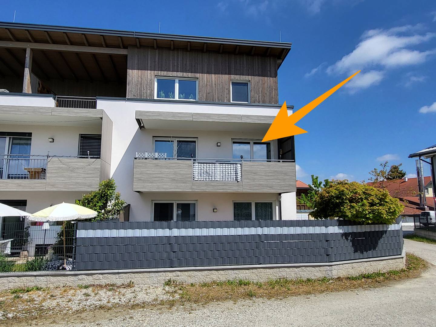 Helle 3-Zimmer-Wohnung mit Balkon und Bergblick