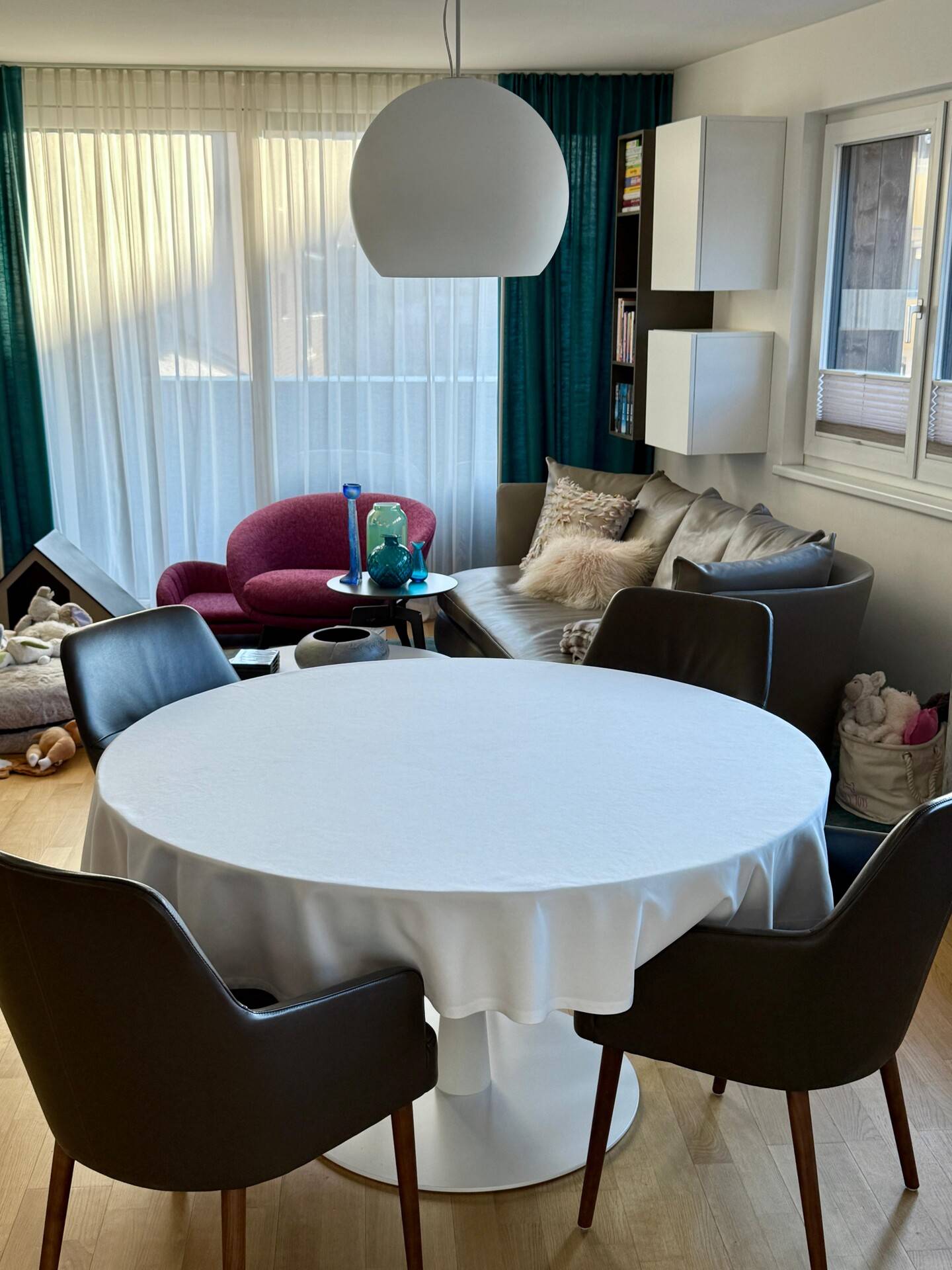 Neuwertige 4-Zimmer-Wohnung mit Terrasse im Zentrum