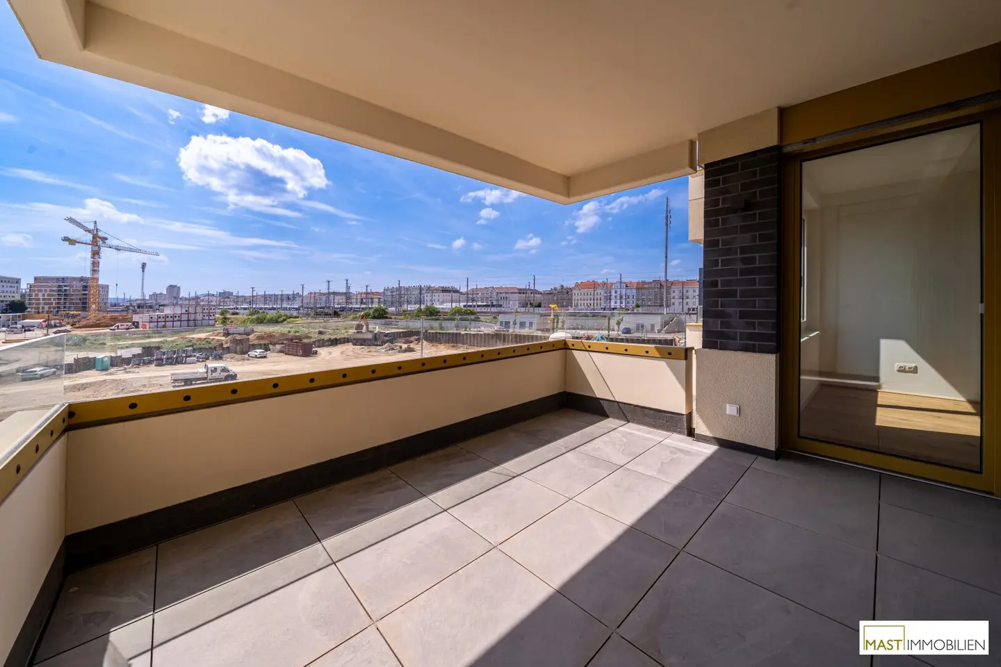 MILiving 2-room apartment with west orientation