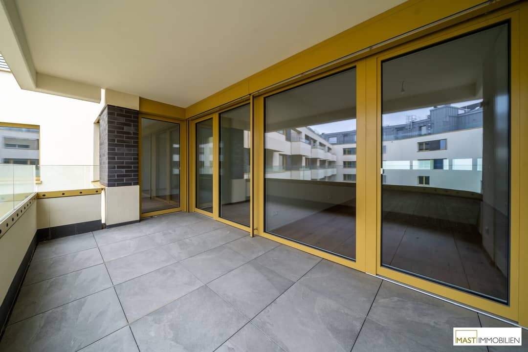 Helle Neubauwohnung mit Loggia und Balkon im 6. Liftstock