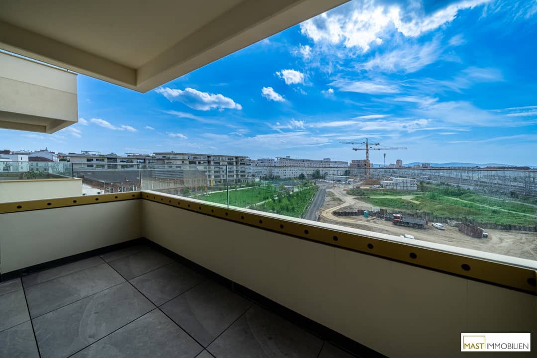 New build apartment with balcony and loggia near main station