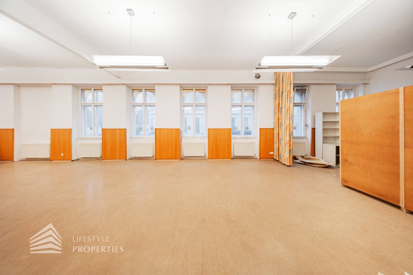 Ground floor apartment in historic building with draft plans