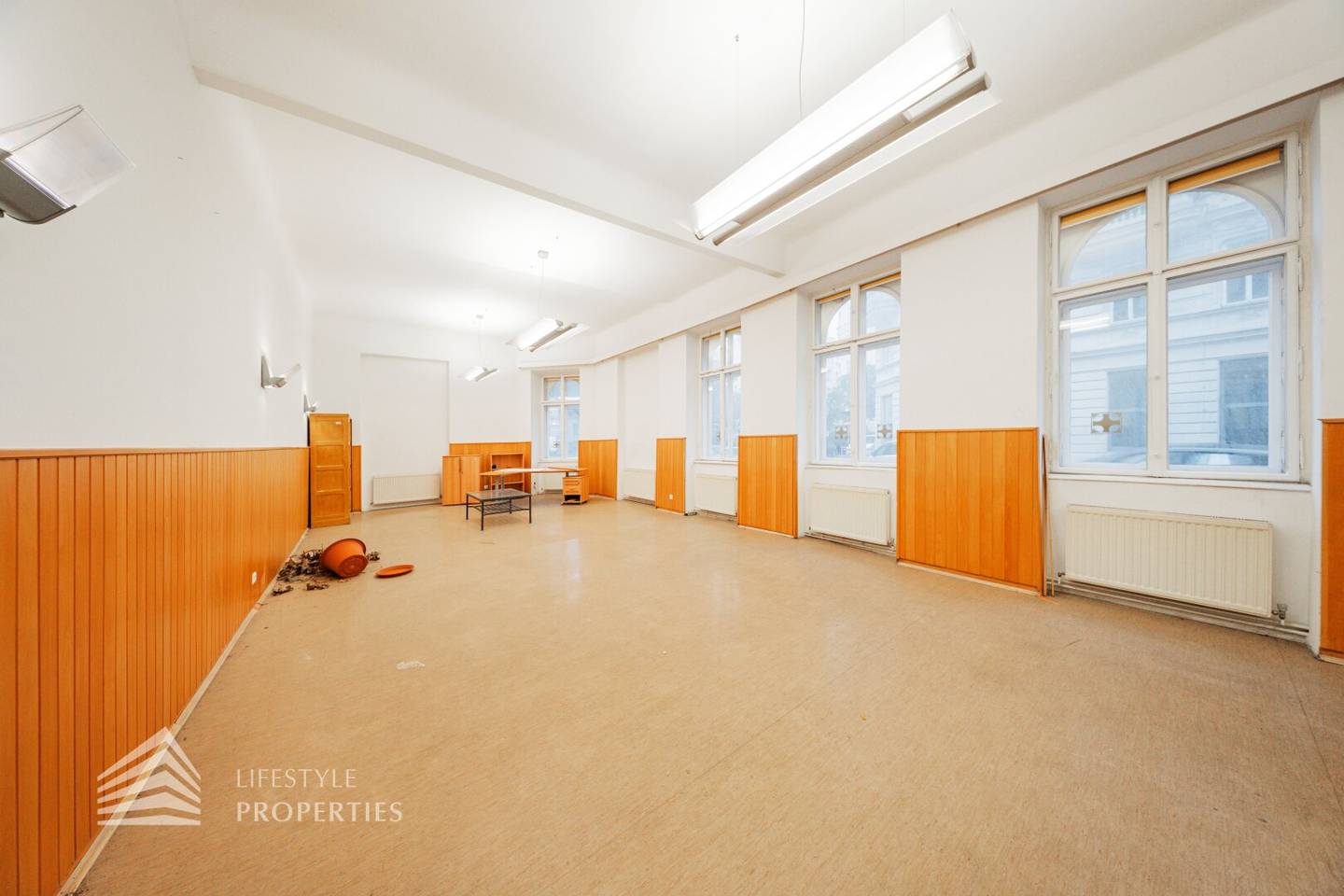 Ground floor apartment in historic building with draft plans