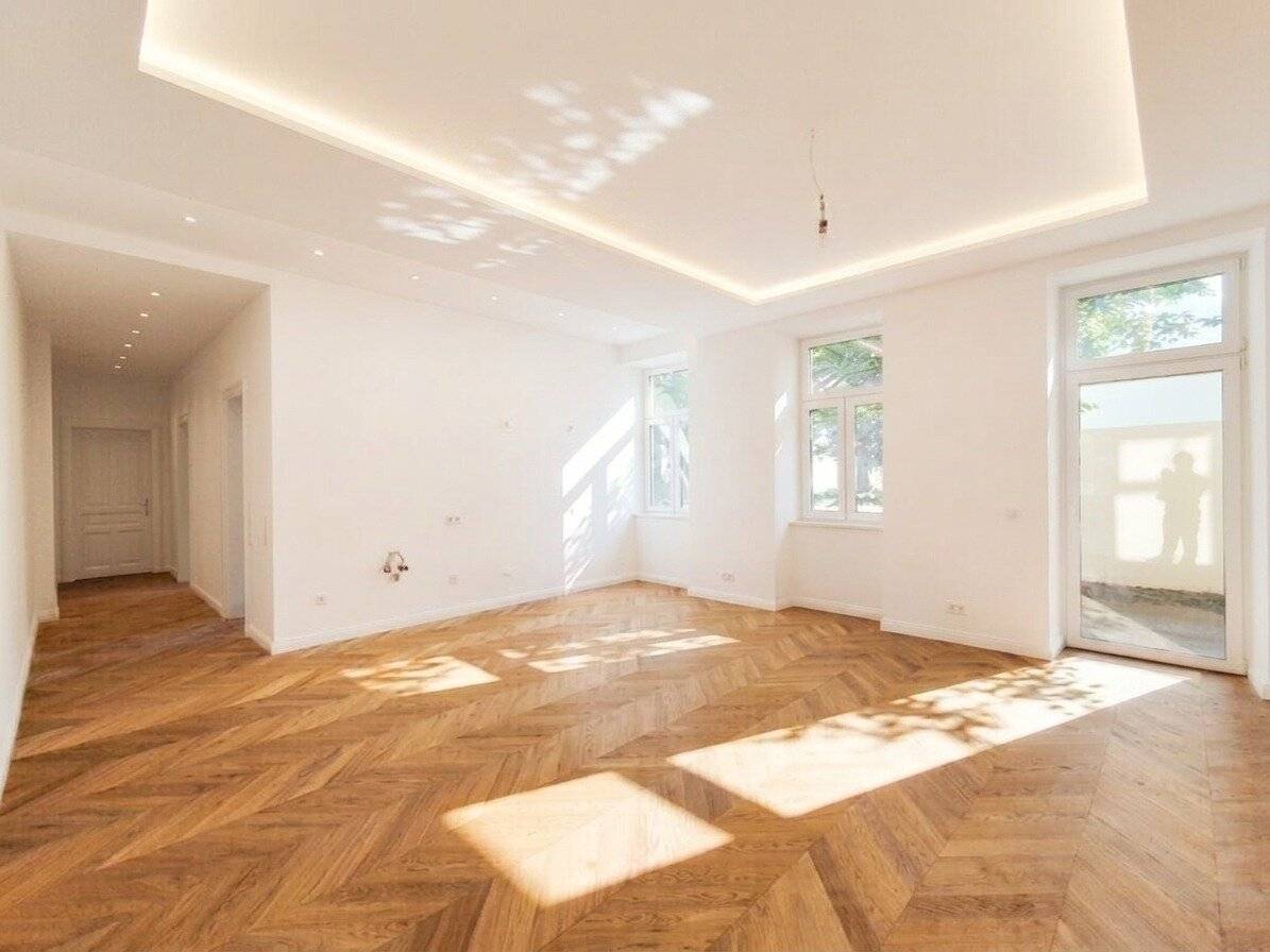 Stylish period apartment with two balconies and green views in a central location