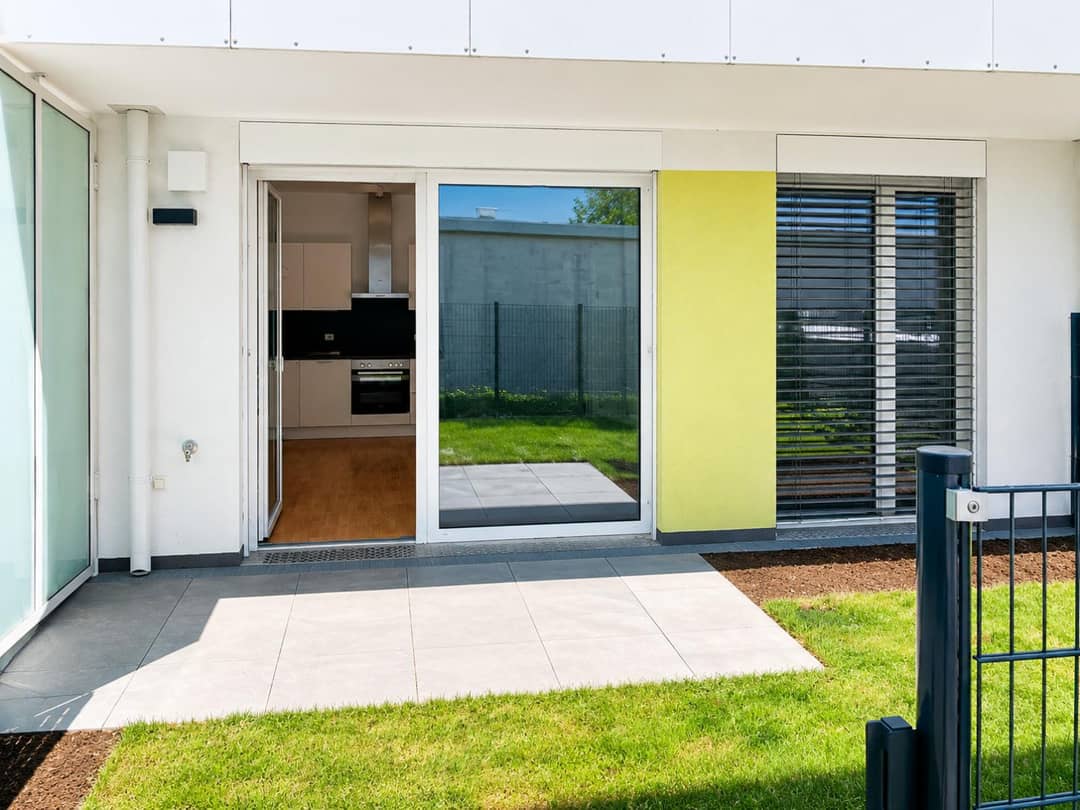 Modern Garden Apartment with Terrace and Garage near Siegesplatz