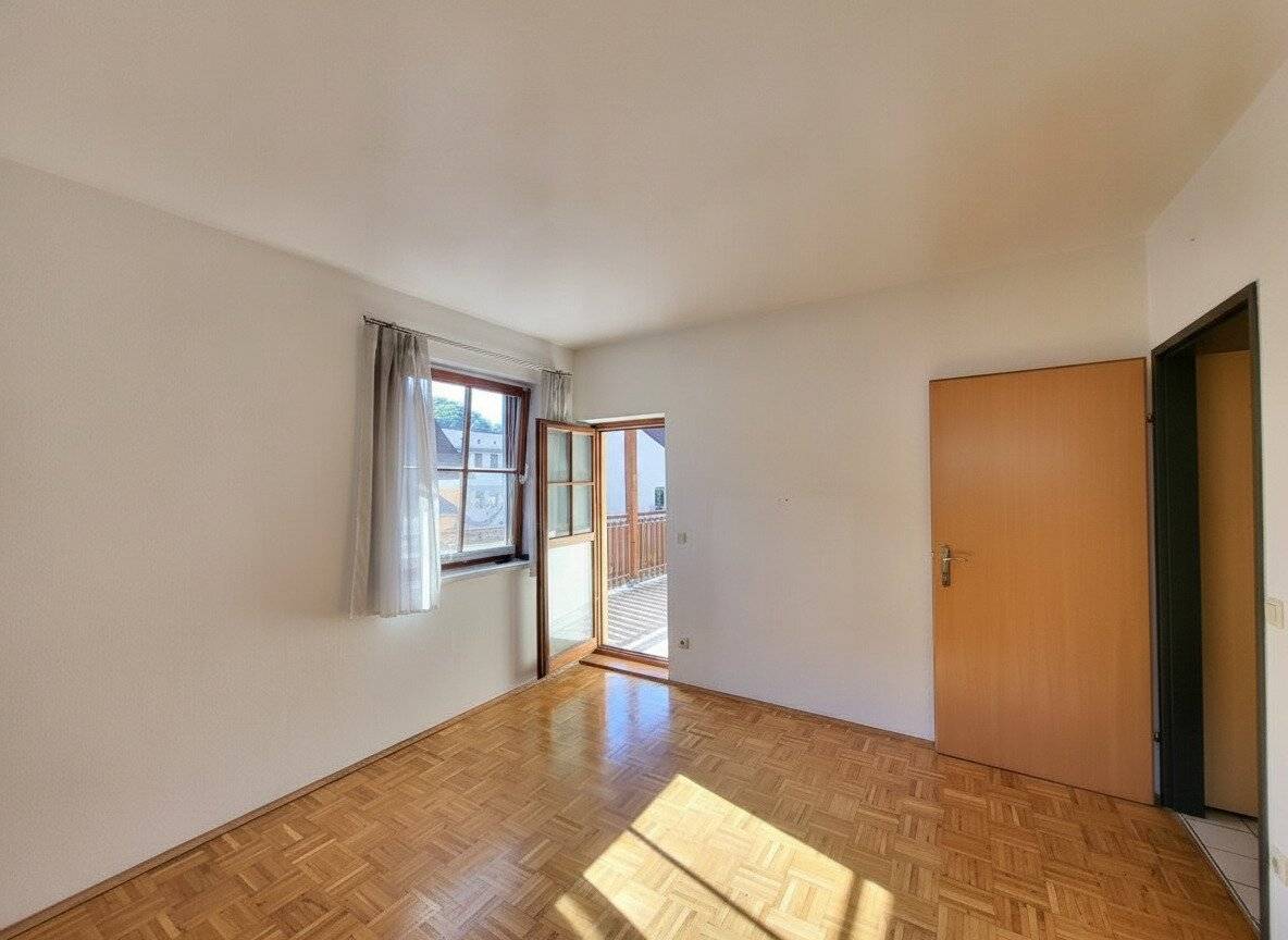 Helle Wohnung mit Westbalkon am Schlossberg