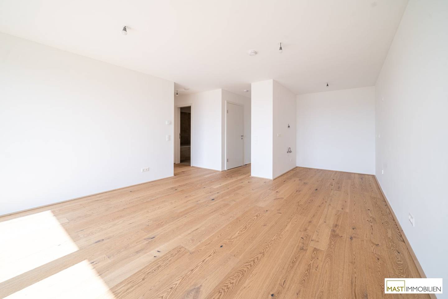 7th floor Immediate move-in 2-room apartment with 11 m² balcony
