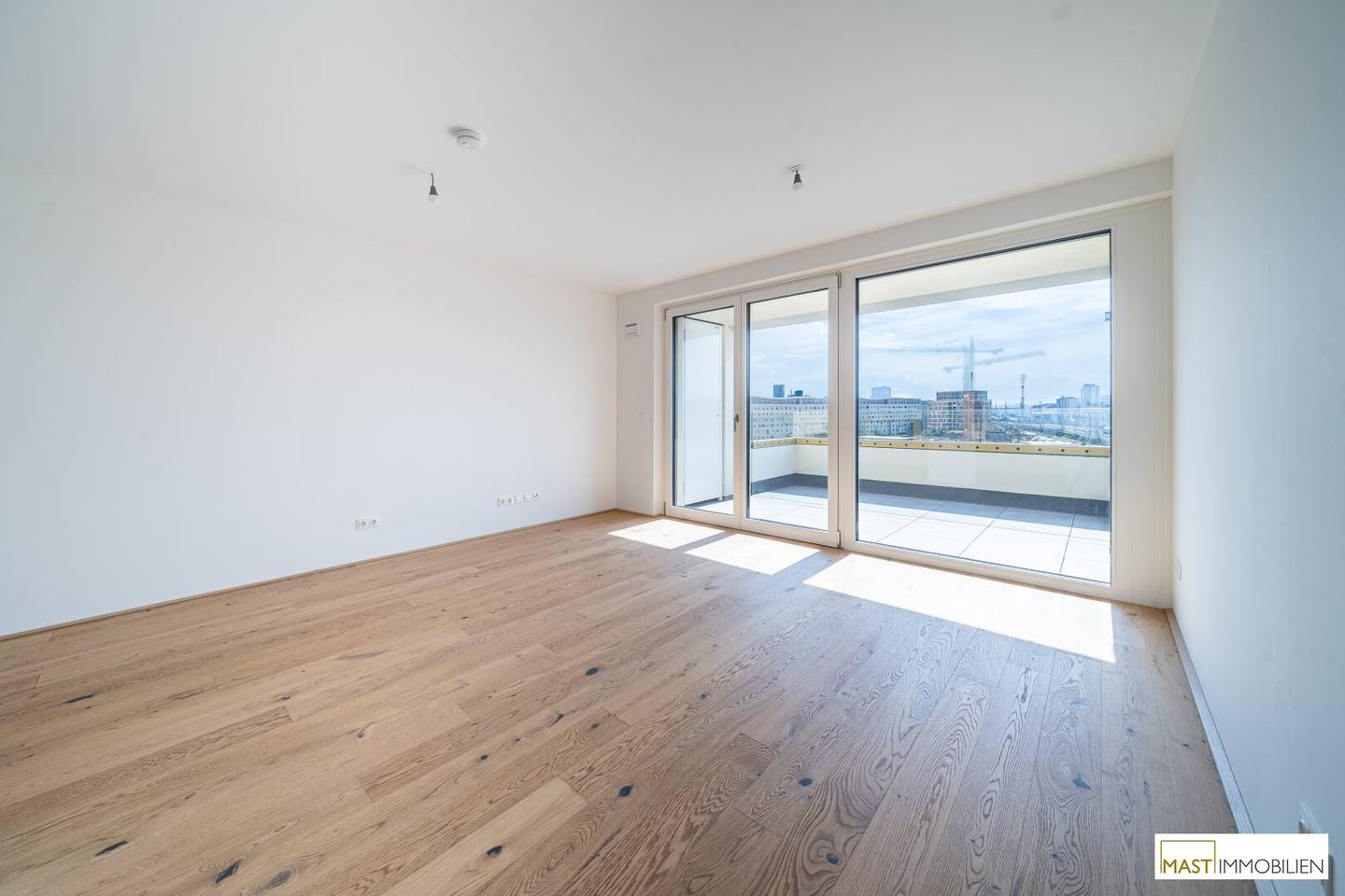 7th floor Immediate move-in 2-room apartment with 11 m² balcony