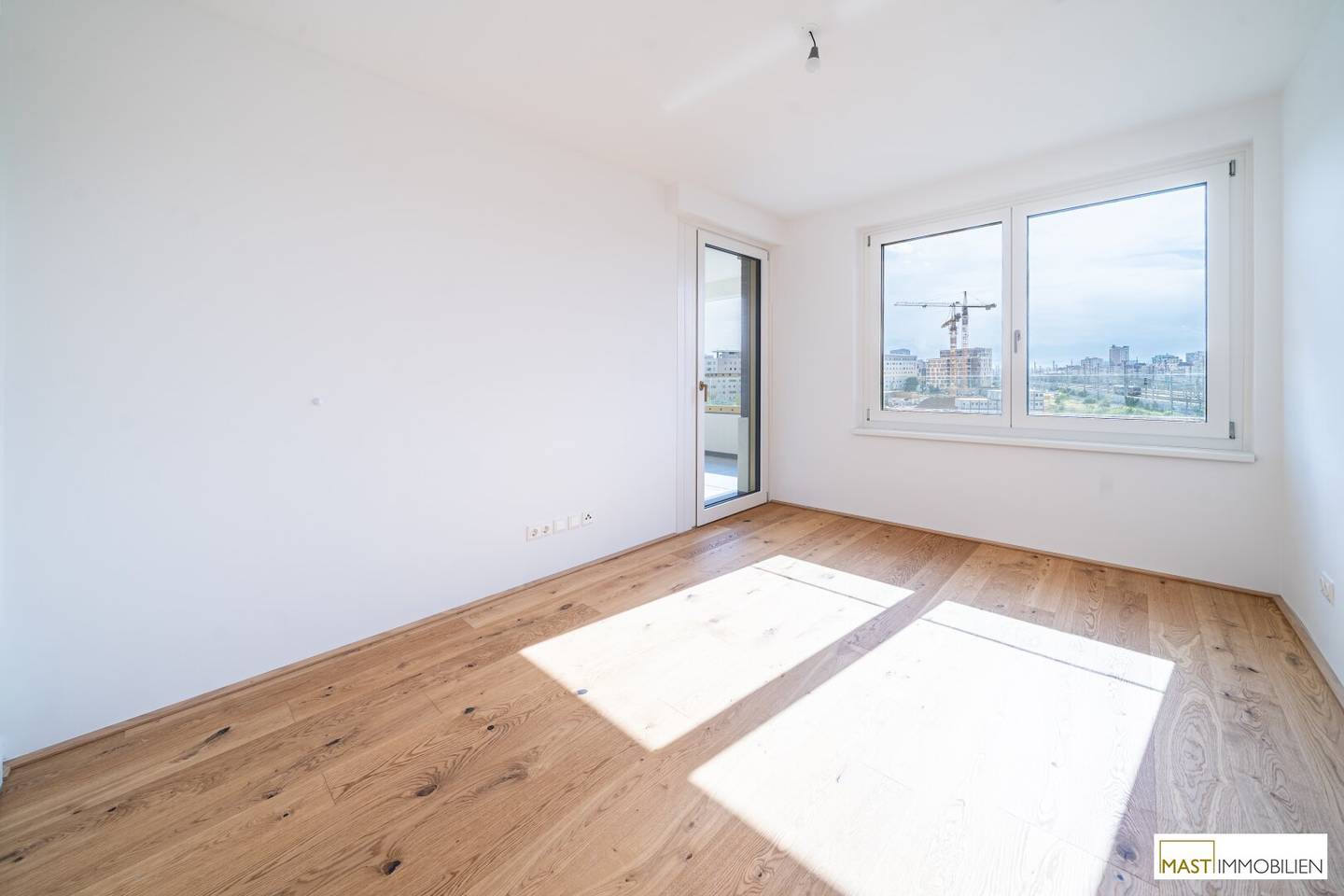 Immediate occupancy 2-room apartment near the main train station