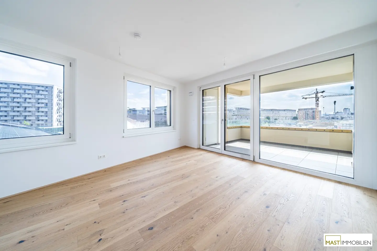 Immediately available 2-room with over 12 m² west-facing outdoor area