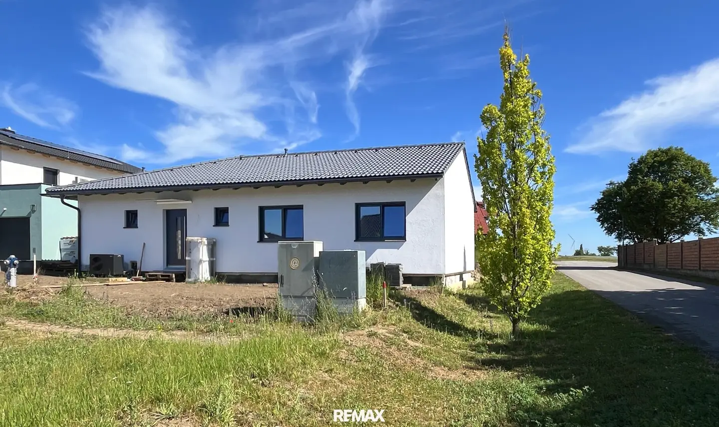 DEIN WOHNJUWEL IN ZISTERSDORF- Belagsfertiger BUNGALOW