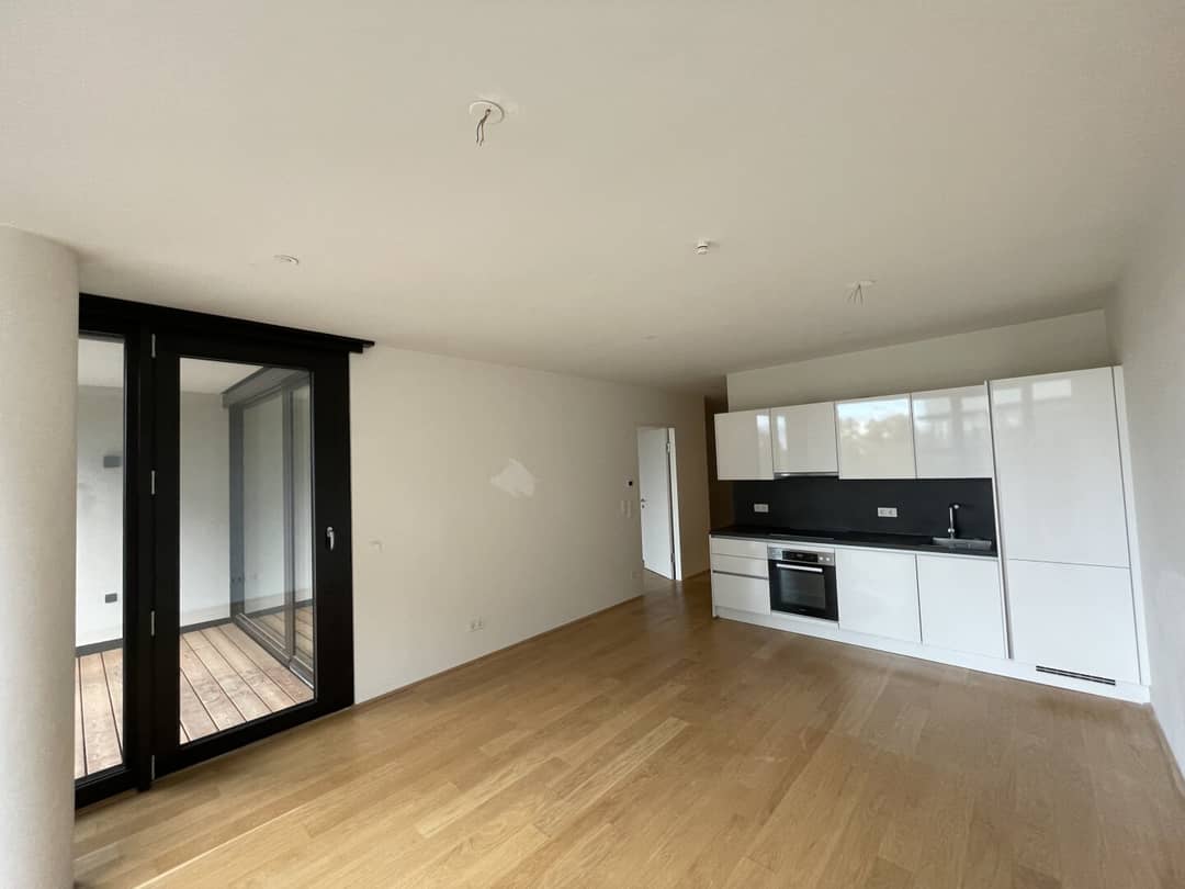 New build apartment with loggia near Belvedere and main station