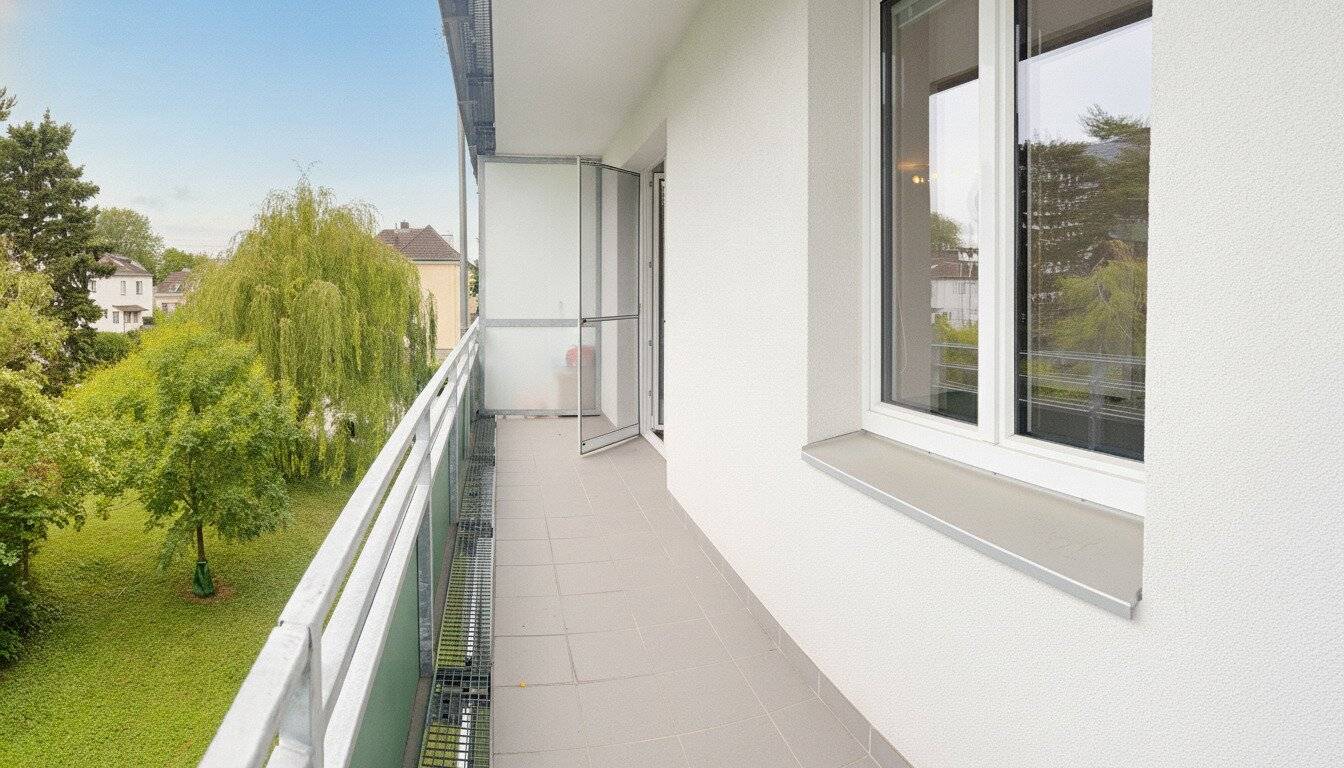 Quiet 3-Room Apartment with Loggia near Schloss Neugebäude