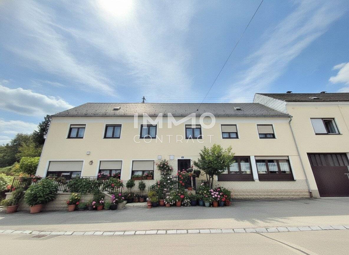 Mehrfamilienhaus mit Saal und Garten in ruhiger Lage