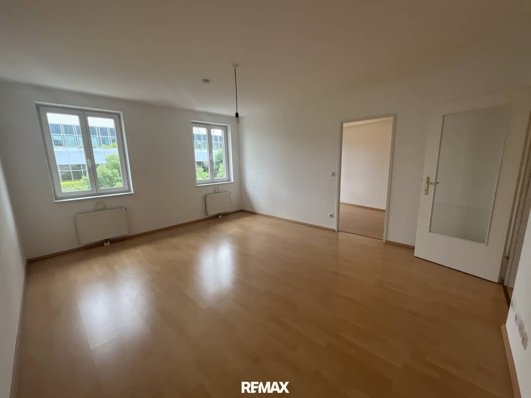 Helle 2 Zimmer Wohnung mit Hof Terrasse in Top Lage